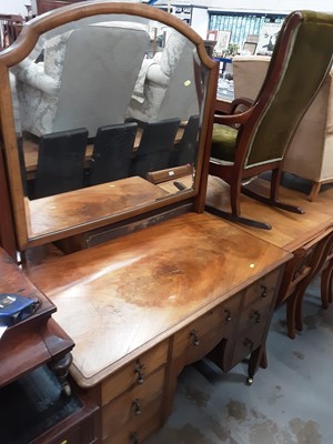 Lot 1009 - Edwardian kneehole dressing table with raised bevelled mirror back, seven drawers below on square legs with brass castors, 107cm wide, 57.5cm deep, 171cm high