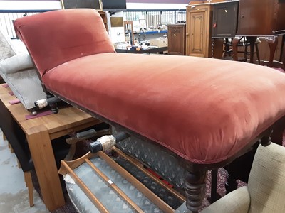 Lot 1020 - Late Victorian chaise longue