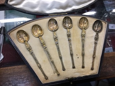 Lot 693 - Set of six silver gilt anointing spoons in a fitted case