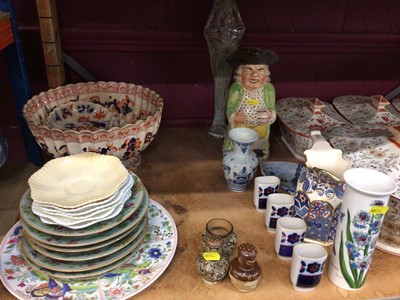 Lot 555 - Ridgeway Persia dinner ware including four tureen, plus jardiniere and decorative Chinese vase