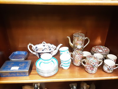 Lot 469 - Copeland Spode porcelain box with lid and a pair of matching dishes, all with chinoiserie decoration on blue ground, and various other china