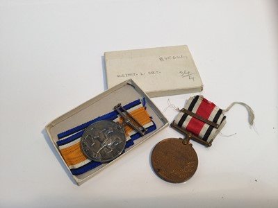 Lot 702 - First World War War medal named to 2. Lieut. L. Holt in box of issue, together with a George V Special Constabulary Long Service medal with The Great War 1914 - 18 clasp, named to James. B. Holt. (2)