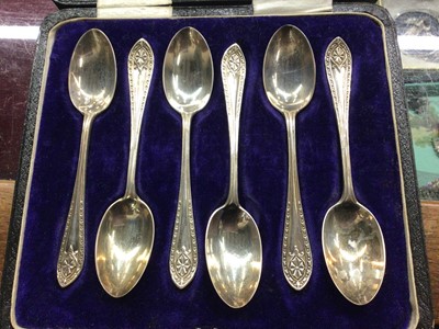 Lot 725 - Set six silver teaspoons in fitted case, London 1914