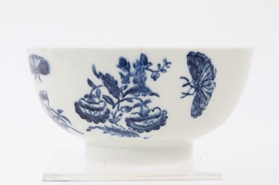 Lot 119 - A Lowestoft round bowl, printed in blue with the Three Flowers pattern, circa 1780