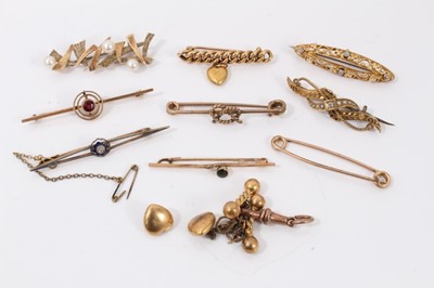 Lot 689 - Nine gold bar brooches including Victorian and Edwardian brooches together with a pair of Edwardian gold cufflinks