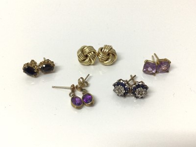 Lot 651 - Pair 14ct gold knot earrings and four pairs 9ct gold gem set earrings