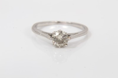 Lot 615 - Diamond single stone ring