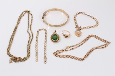 Lot 620 - Group of 9ct gold jewellery to include a 9ct gold bangle, three 9ct gold chains, two bracelets and a ring