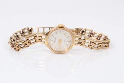 Lot 15 - Ladies Accurist 9ct gold quartz wristwatch