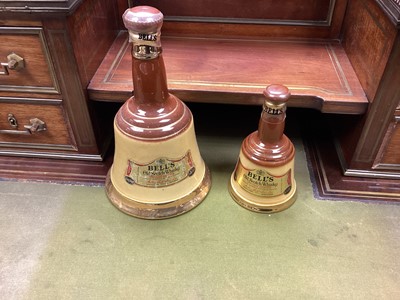 Lot 280 - Two boxed bottles of Dimple Whisky, bottle of Bols Apricot brandy, two bottles of Bells whisky and a small bottle of Haig's whisky (6)