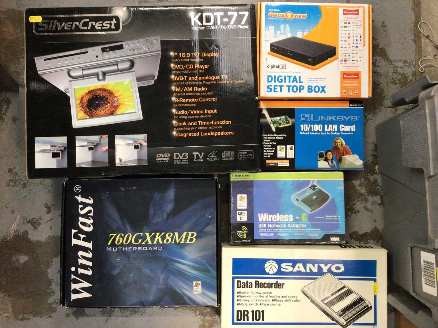 Lot 436 - Selection of boxed computer equipment and accessories