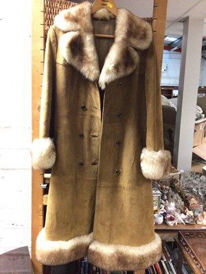 Lot 421 - Vintage Kestila tan suede coat with faux fur trims and whicker baskets including a F&M hamper