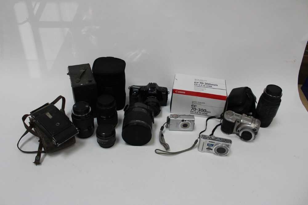 Lot 2470 - Quantity cameras