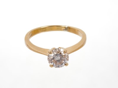 Lot 679 - Diamond single stone ring