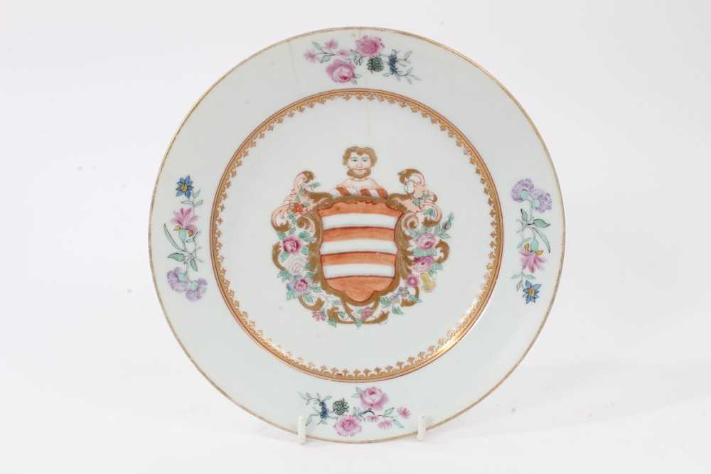 Lot 220 - Chinese-style armorial porcelain plate