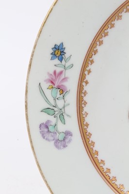 Lot 220 - Chinese-style armorial porcelain plate