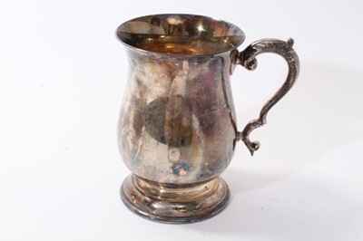 Lot 363 - Contemporary silver mug of baluster form by Walker & Hall