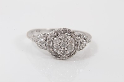 Lot 665 - Diamond cluster ring in 9ct white gold setting, 0.50cts