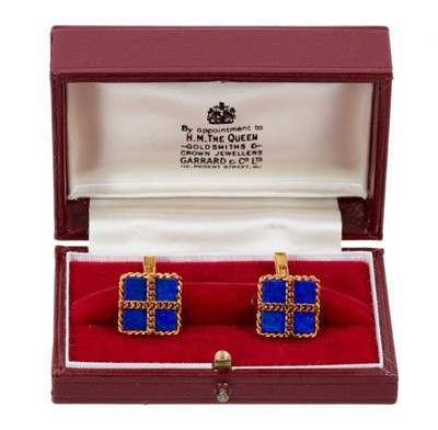 Lot 683 - Pair of Gentlemen's 18ct gold and lapis cufflinks in box