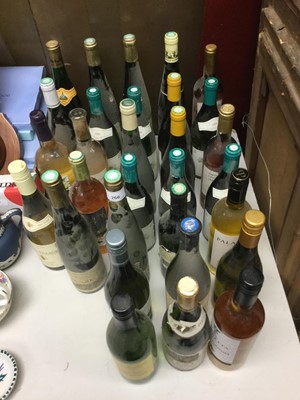 Lot 266 - Thirty bottles of assorted white wines (30)