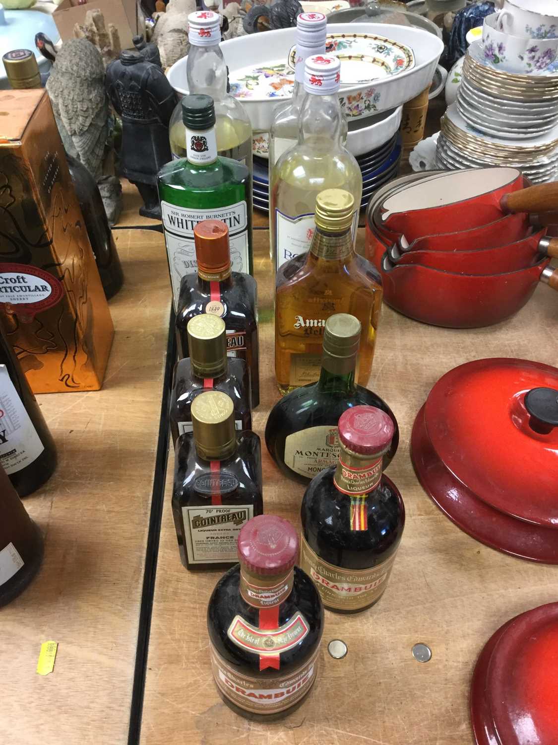 Lot 284 - Spirits- to include four bottles of gin, three bottles of Cointreau, two bottles of Drambuie and others (11 bottles)