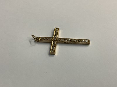 Lot 673 - 9ct gold and diamond cross pendant