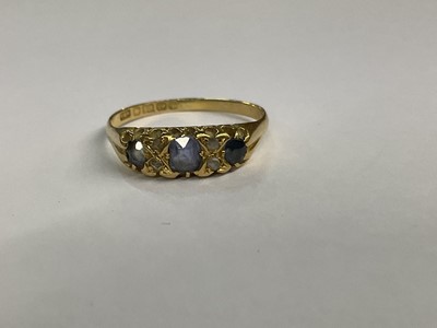 Lot 677 - Edwardian 18ct gold diamond and sapphire ring, Birmingham 1908