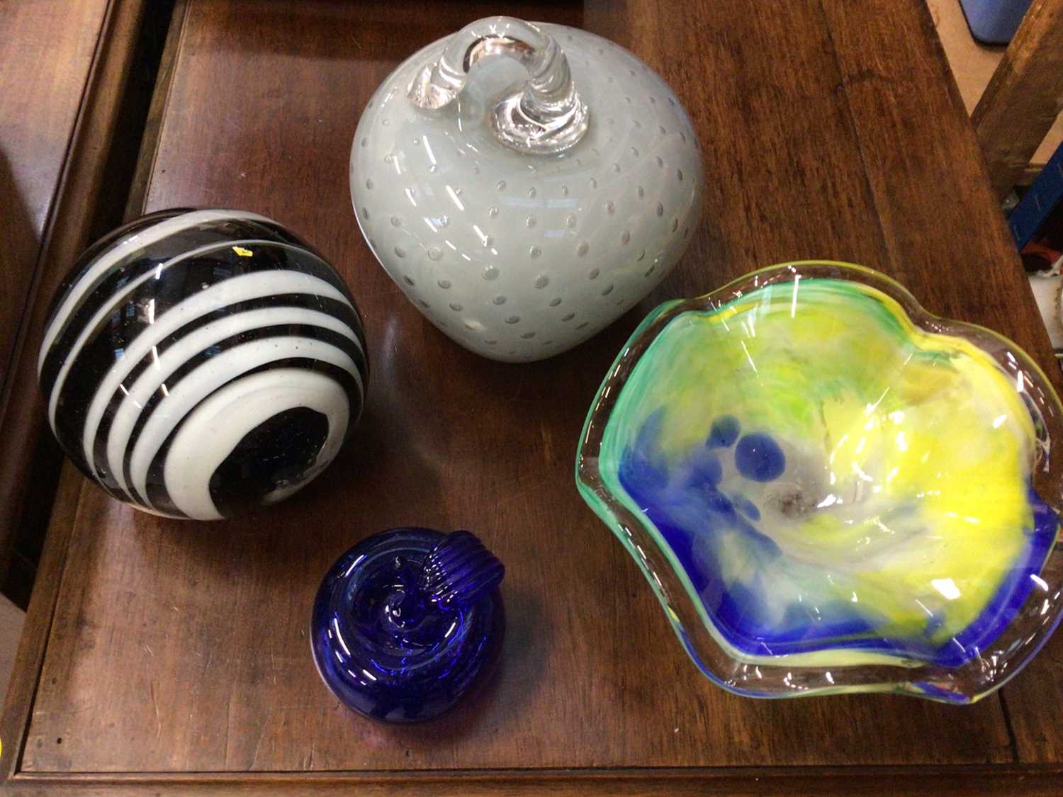 Lot 526 - Large apple glass paperweight and others including three matching signed mushrooms