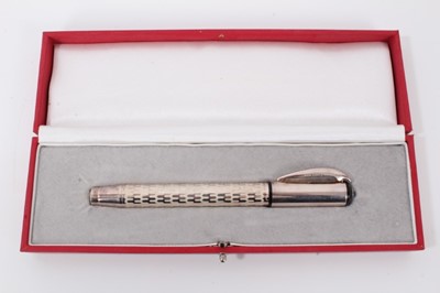 Lot 339 - Garrard silver (925) fountain pen with geometric decoration