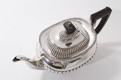 Lot 386 - Early 20th century silver tea pot