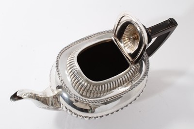 Lot 386 - Early 20th century silver tea pot