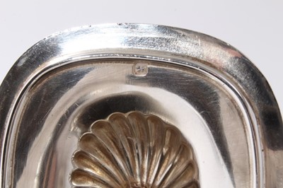 Lot 386 - Early 20th century silver tea pot