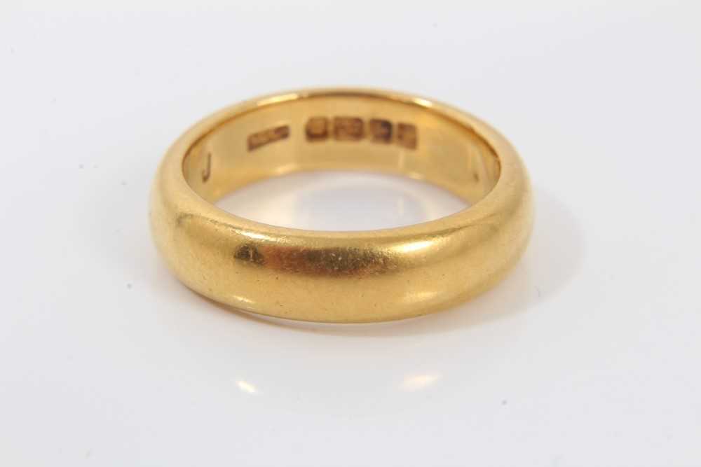 Lot 1 - 22ct gold wedding ring