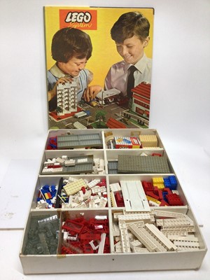 Lot 1800 - Lego system 810 set in original box.