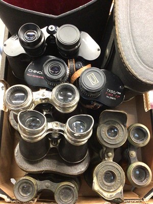 Lot 499 - Various pairs of binoculars and field glasses