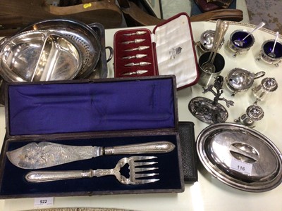 Lot 116 - Mixed lot of silver plate to include condiments, cased cutlery, dishes and other pieces