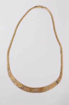 Lot 700 - 18ct three-colour gold necklace