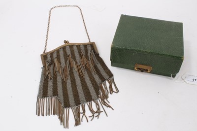 Lot 117 - Vintage green jewellery box containing costume jewellery and mesh purse