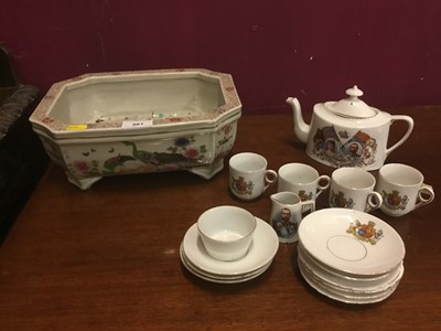 Lot 581 - Japanese planter and commemorative china