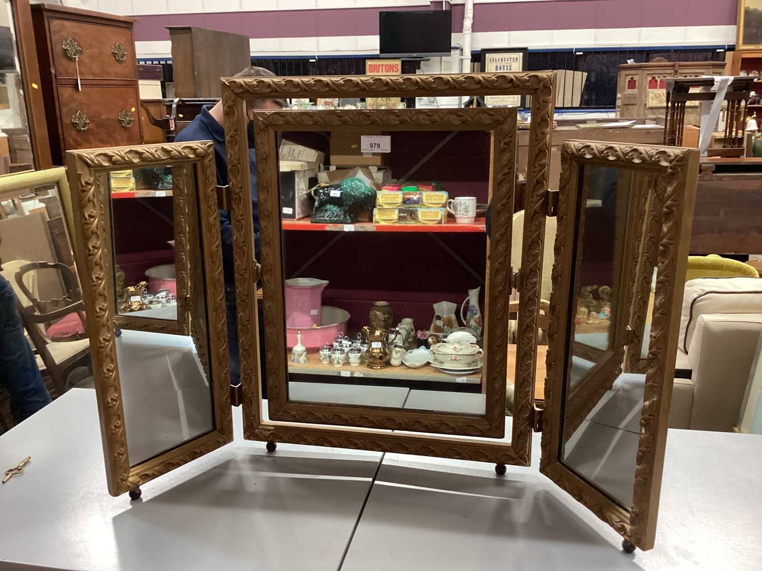 Lot 1093 - Gilt framed triptych dressing table mirror, together with a wall mirror (2)