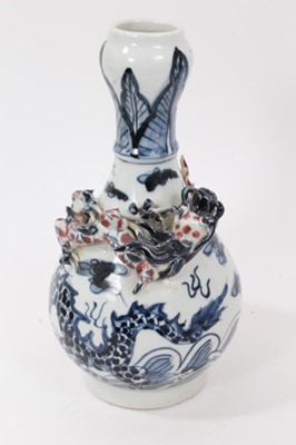 Lot 260 - Five Chinese porcelain pieces