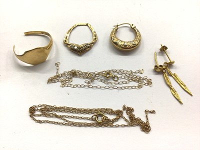 Lot 734 - Group gold and yellow metal jewellery (broken)