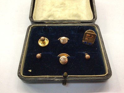 Lot 738 - Five 9ct gold studs in case and a pin stamped 10k