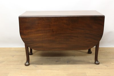 Lot 1318 - George II / III mahogany drop leaf dining table