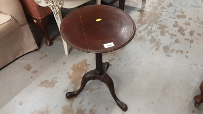 Lot 1032 - Georgian style mahogany wine table with circular top on fluted turned column and three splayed legs