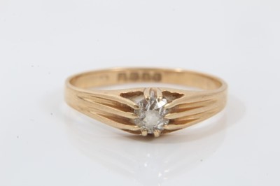 Lot 144 - 18ct gold diamond single stone ring in claw setting with reeded shoulders