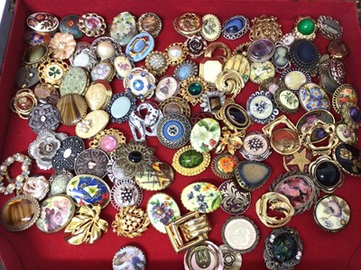 Lot 98 - Large collection of vintage scarf clips within four oak canteen cases
