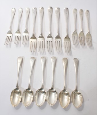 Lot 429 - 17 matching pieces of Edwardian silver Old English pattern flatware.