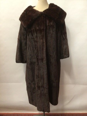 Lot 2211 - Bradleys vintage brown mink fur coat