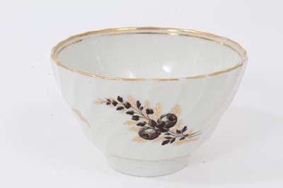 Lot 295 - A New Hall slop bowl, a Chamberlain's Worcester inkwell and cover and other items